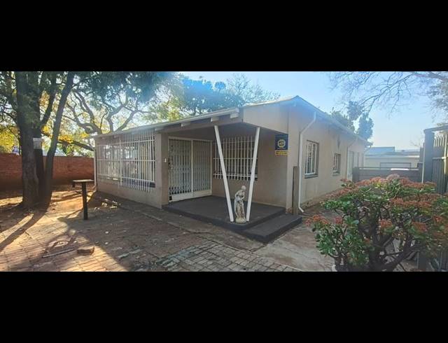 3 BEDROOM HOUSE FOR SALE IN PRETORIA GARDENS